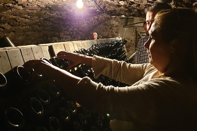 Private day tour in Champagne - Lunch at a traditional restaurant, with a Champagne aperitif