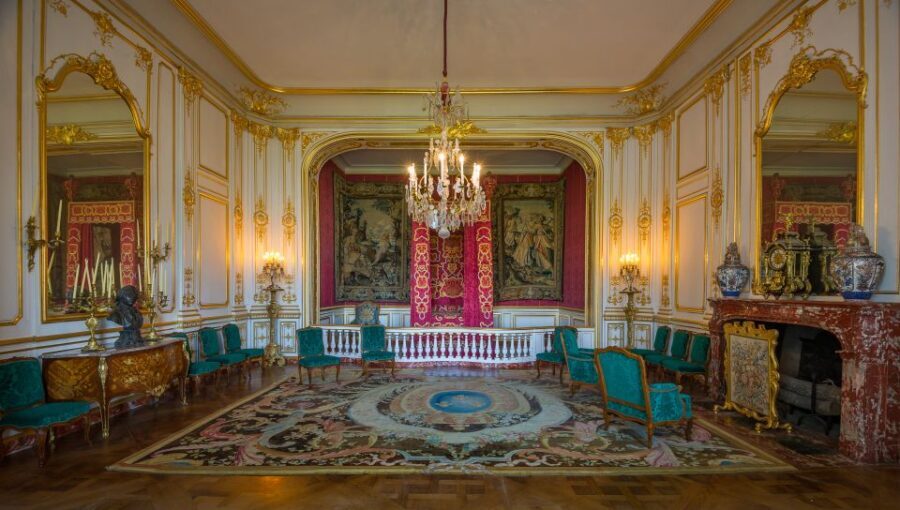 Private Day Tour to Loire Valley Castles & Wines from Paris - Château de Chambord Morning Audio Tour: Big Architecture, Clear Focus
