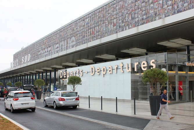 Private departure transfer from Paris to Paris Orly Airport - The vehicle and ride comfort: what up to 8 people really means