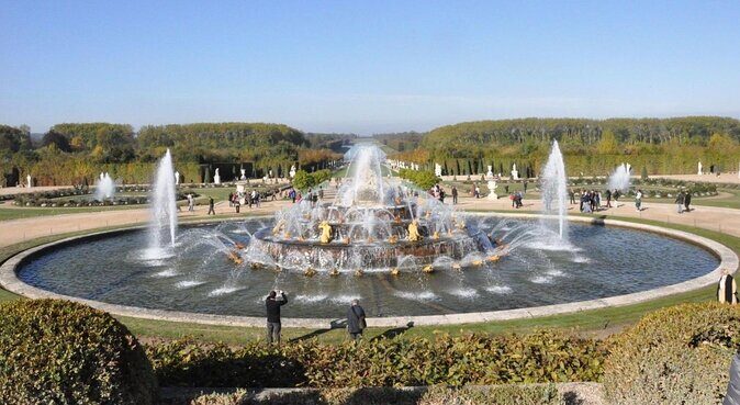 Private Full Day Tour to Versailles and Giverny from Paris with Hotel Pick Up - Versailles with an official guide: seeing highlights without losing your day