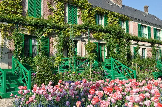 Private Giverny & Versailles Day Trip with Lunch & Hotel Transfers from Paris - Moulin de Fourges Lunch: A Traditional Break That Helps You Keep Pace