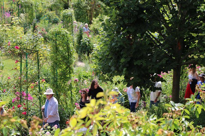 Private Giverny & Versailles Day Trip with Lunch & Hotel Transfers from Paris - Skip-the-Line Tickets: What You Gain (and What You Can’t Control)