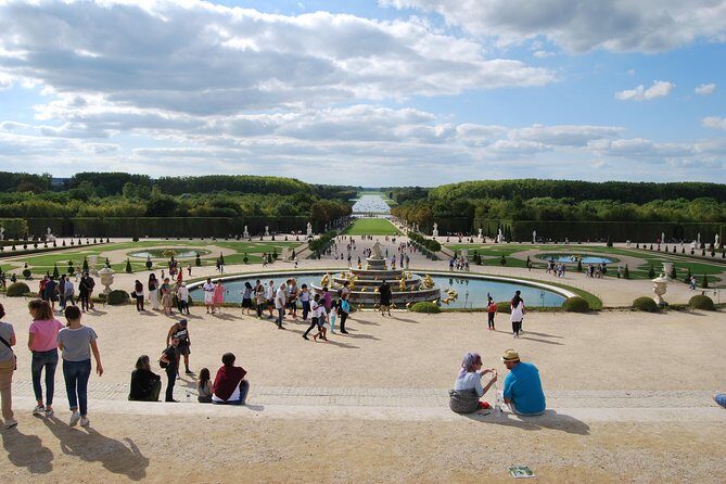 Private Giverny & Versailles Day Trip with Lunch & Hotel Transfers from Paris - Weather and Walking Reality: The Tour Runs in All Conditions
