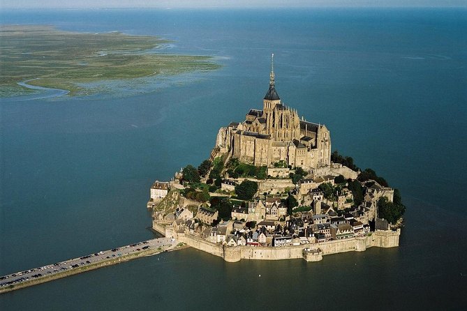 Private Guided Day Tour of Mont St-Michel from Paris - Village Stroll and Lunch Time: How to Spend Your Free Hours