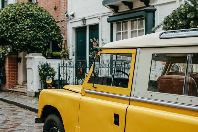 Private Guided Tour of Paris in a Vintage Land Rover - Le Mur des Je t’aime: The 311-Language Photo Break