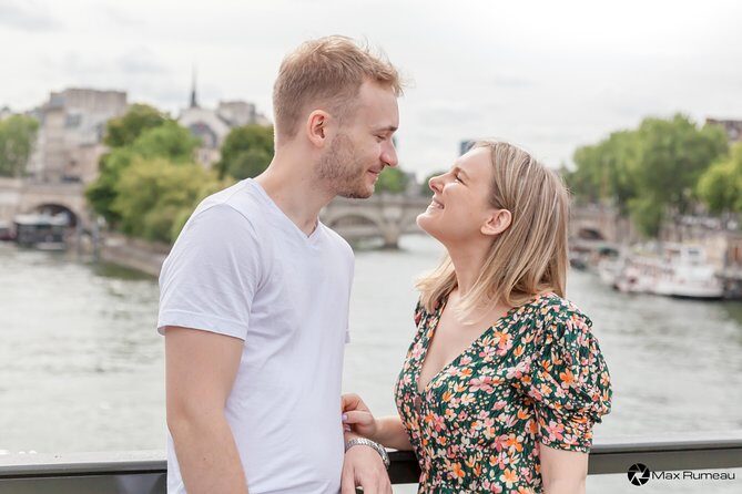 Private Historical Photo Tour in Paris - Pont Neuf, Île de la Cité, and Pont des Arts: bridges that scream history