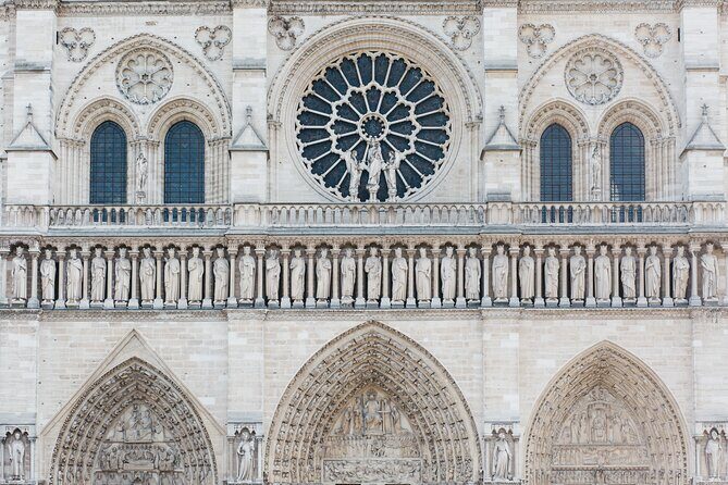 Private Historical Tour of Notre Dame - Rue du Cloître and the Fontaine de la Vierge: Gothic Architecture from Multiple Angles