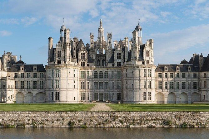 Private Loire Valley Day Trip: Chambord, Chenonceau & Clos Lucé - Paris Pickup to the Loire: what the “private day” feels like