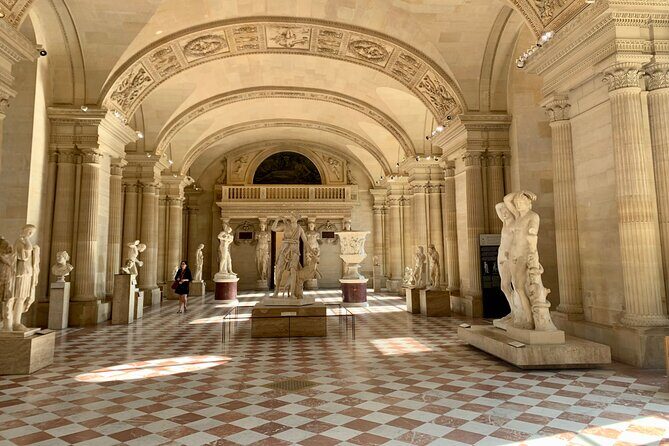 PRIVATE Louvre Wonders & Hidden Treasures Visit - Claudio’s tailored approach: what you can expect in practice