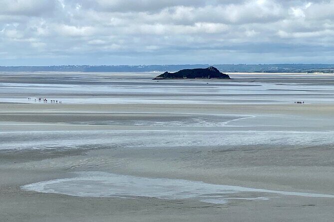 Private Mont Saint-Michel, Normandy D-Day Express trip from Paris - Guide Style and Group Size: How the Day Is Likely Run