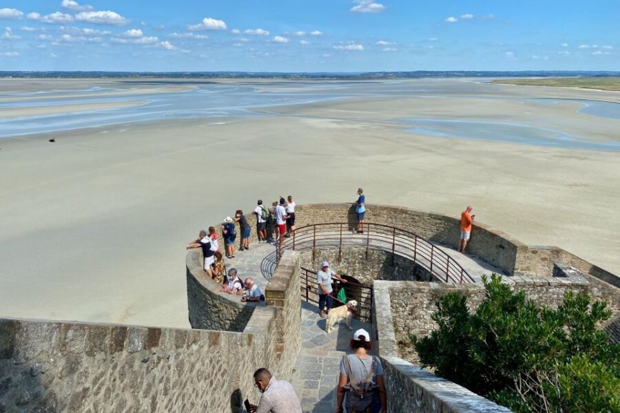 Private Mont Saint-Michel trip from Paris Calvados tasting - Free time on the island: lunch planning and how to use your 3 hours