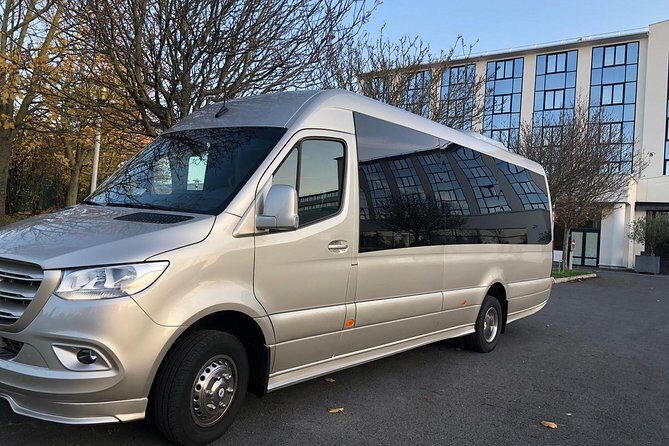 Private one way transfer from Port Le Havre to Paris or back - On the road: comfort for a 2–3 hour run