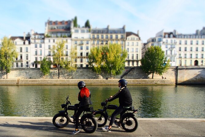 Private Paris electric bike ride with video - Eiffel Tower, Invalides, and the Big Squares: Getting the Icon Shots Efficiently