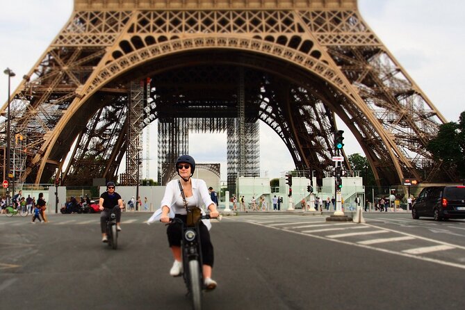 Private Paris electric bike ride with video - Rolling Along the Seine Toward Place Sainte Catherine