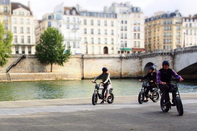 Private Paris electric bike ride with video - Renaud’s Video Souvenir: A Memory You Can Rewatch