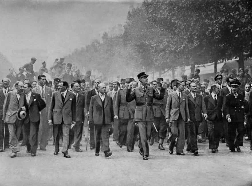 Private Paris WWII History Tour: Occupation & Resistance - Meeting at Saint-Michel and Finding Your Guide (Mister Llama Included)