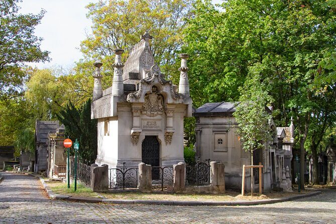 Private Père Lachaise Cemetery Walking Tour - Who this tour is best for (and who should choose private)