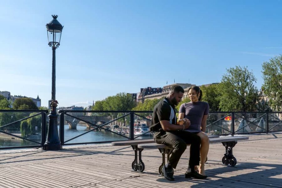 Private Photo Session - Streets of Paris - Posing coaching that works when you feel awkward