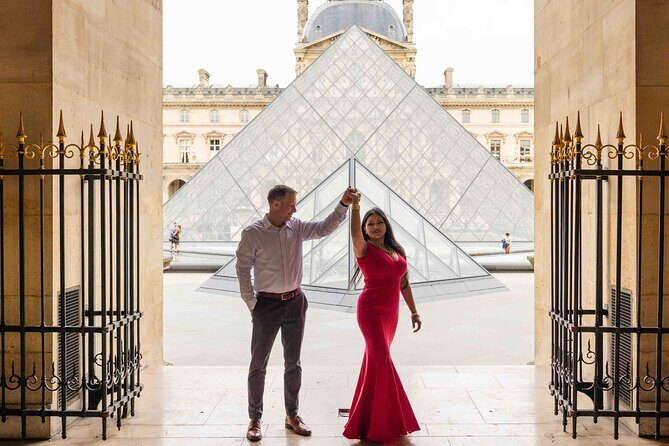 Private Photoshoot at the Louvre area in Paris - The photographer part: posing help is the real value
