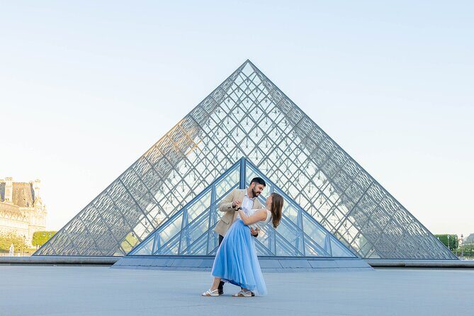 Private Photoshoot at the Louvre area in Paris - Pont des Arts: reflections and “soft Paris” moments