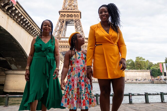 Private Photoshoot with the Iconic Eiffel Tower in Paris - Trocadéro final shots: the postcard view, with a plan