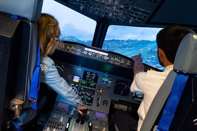 Private Pilotage of a Flight Simulator in Paris - You’ll Learn Fast: The Value of Pilot Coaching in a Sim