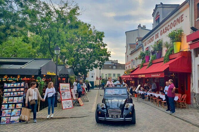 Private ride in a Citroën 2CV in Paris - 2h - Montmartre artist streets: Place du Tertre to Moulin de la Galette