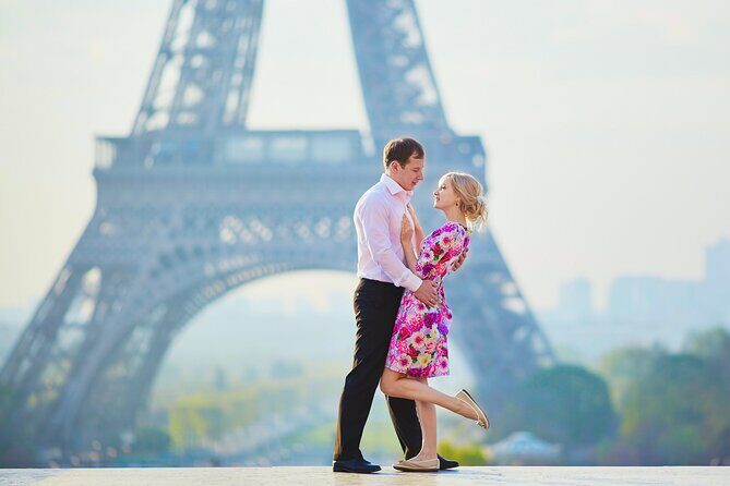 Private Romantic Photoshoot in Paris with Bouquet of Flowers - Price and value: $150.10 for up to four people