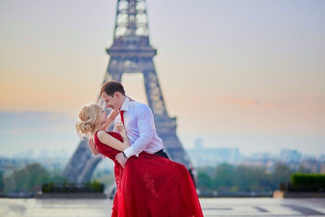 Private Romantic Photoshoot in Paris with Bouquet of Flowers - The walk to Eiffel Tower viewpoints: what the photos will emphasize