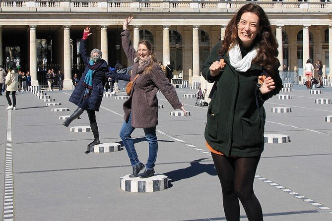 Private Screen to Streets: A TV Show-inspired Paris Walking Tour - Stop 5: Pont des Arts Cross (Love Locks) and a Louvre Cour Carrée Pass