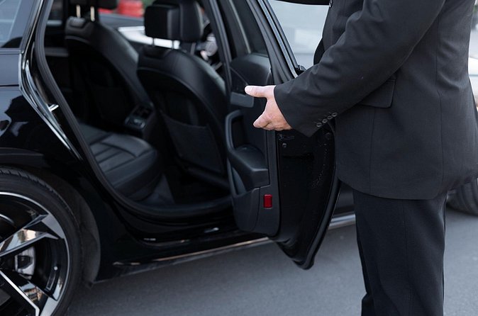 Private Sedan Transfer Charles de Gaulle Airport to Paris - Mobile Ticket and Simple Pickup Contact