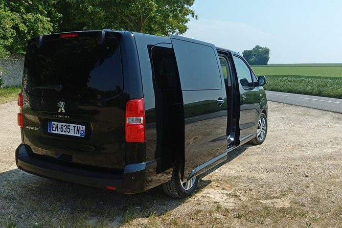 Private Shuttle from Charles de Gaulle Airport to Paris: Premium Service - Drop-off in Paris: private and address-specific