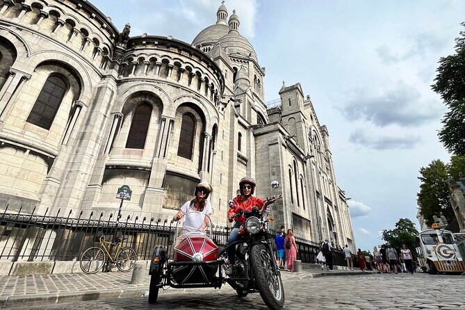 Private Sidecar Tour of Montmartre : Off the Beaten Path - Dalida’s statue: pop stardom and a weird local custom