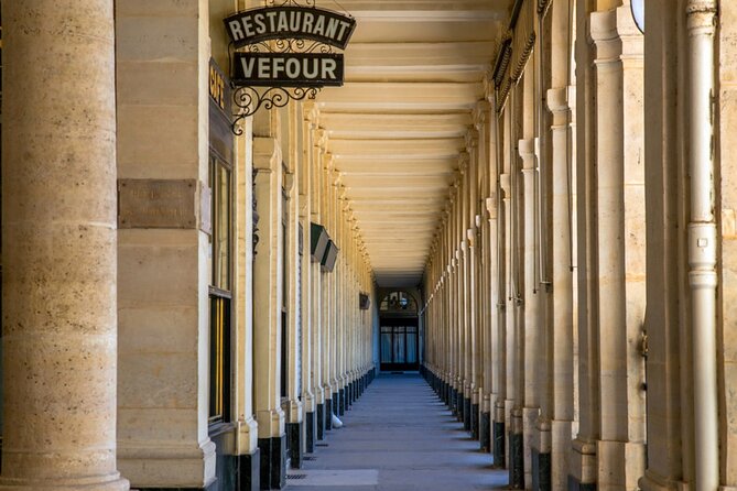 Private Tour with Guide to Midnight in Paris Movie Locations - Antiques, Taxidermy Oddities, and the 1920s Shopping Mood