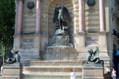 Private Tour with Tickets to the Louvre Museum & Crepes - Conciergerie and Sainte-Chapelle: two ways Paris tells its story