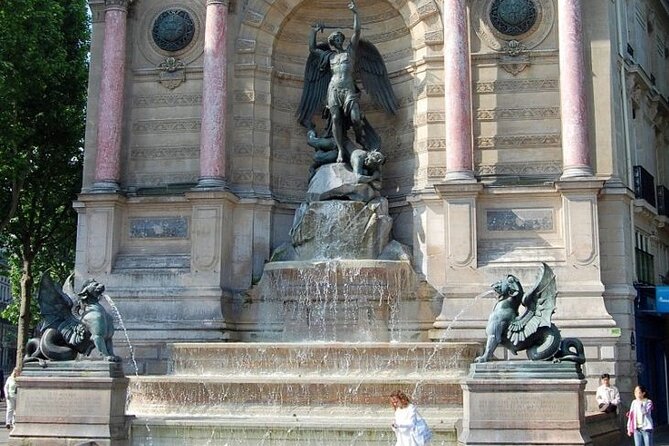Private Tour with Tickets to the Louvre Museum & Crepes - Conciergerie and Sainte-Chapelle: two ways Paris tells its story