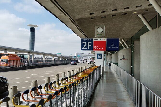 Private Transfer from Charle de Gaulle Airport to Paris - Real-world service strengths: drivers who show up ready