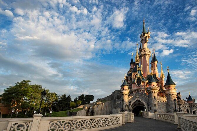 Private transfer from DisneyLand Paris to CDG or ORY airport - What it feels like in real life