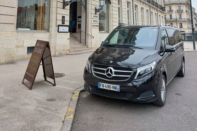 Private transfer from DisneyLand Paris to CDG or ORY airport - Pickup in Marne-la-Vallée: Where the driver will find you
