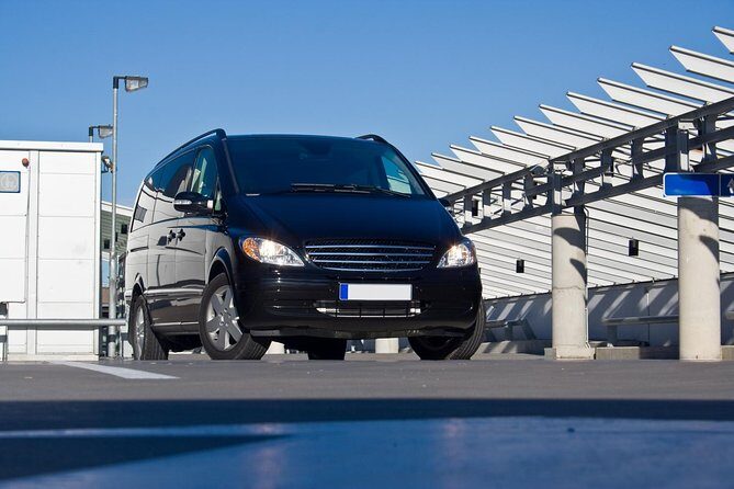 Private Transfer from Disneyland Paris to Charles de Gaulle or Orly Airports - The pickup: where it gets easy (and where you should double-check)