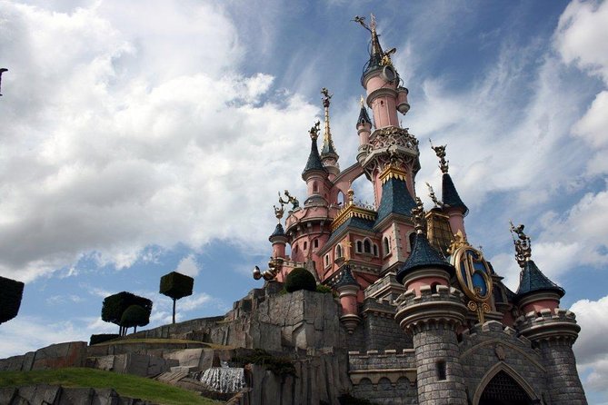 Private Transfer FROM Paris To Disney - Door-to-door Pickup: Meeting the Driver Without Stress