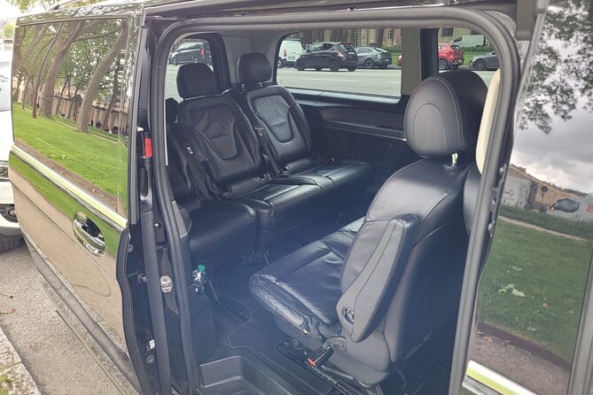 Private Transfer Paris from and to Airport (CDG, Orly, Beauvais) - Accessibility and animal-friendly travel