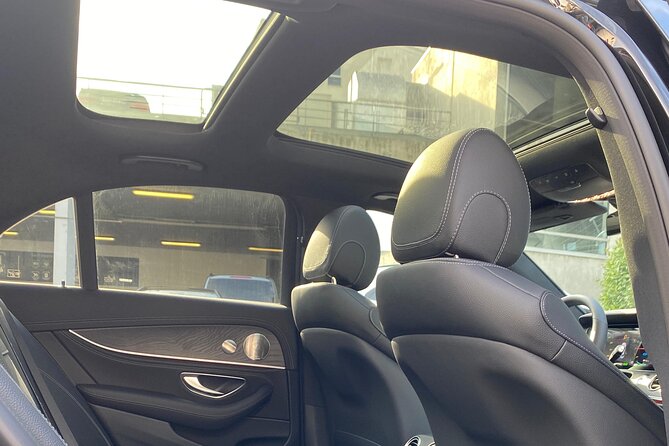 Private Transfer Paris from and to Airport (CDG, Orly, Beauvais) - Paris pickup: how you actually meet the driver