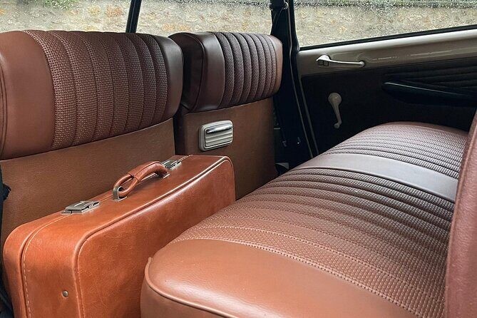 Private Vintage Car Tour of Paris in a Citroën DS - 2H - Place Vendôme and the Opera area: elegant Paris geometry