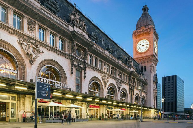 Private VIP transfer with a Ford Explorer from CDG Airport to Paris or return - Value for money: $244.28 for up to 3 people