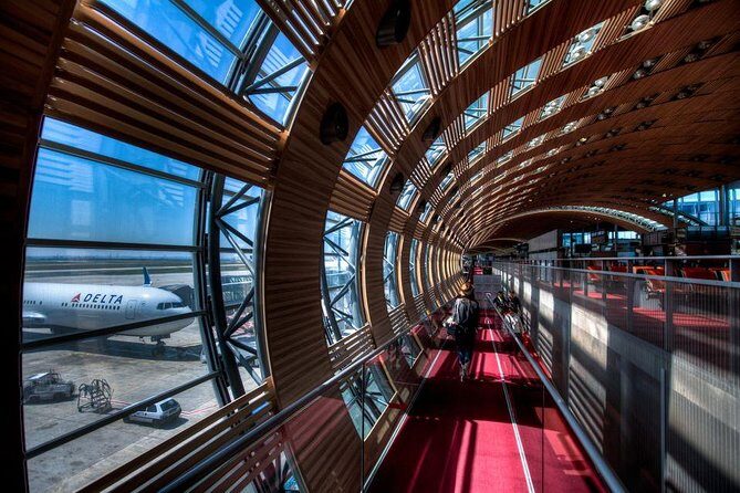 Private VIP transfer with a Ford Explorer from CDG Airport to Paris or return - What the driver experience feels like in real life