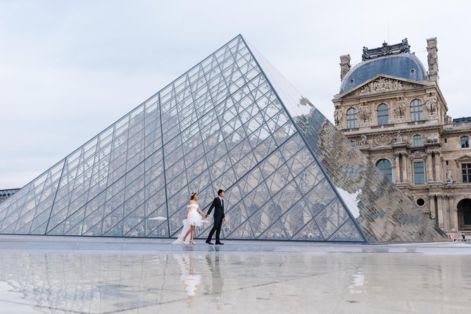 Proposal Photographer in Paris - Seine River and Notre-Dame: emotion on the water, drama in the air