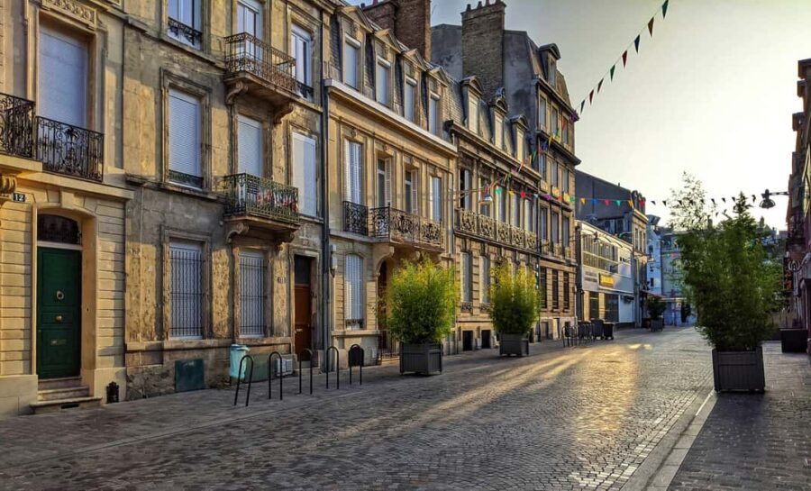 Reims: Private Guided Tour of the Champagne's capital - Palace of Tau exteriors: the cathedral’s next chapter in stone