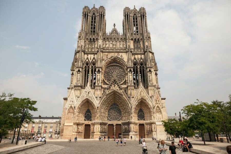 Reims: Private Guided Walking Tour - Starting at Notre-Dame de Reims: the coronation stage