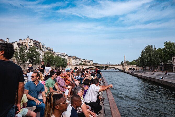 River Seine Sightseeing Boat Tour with Audio Guide - Place de la Concorde: A Wide Square That Changes the Mood